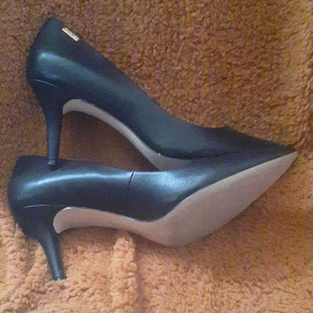 Shoes - Picture 1 of 1